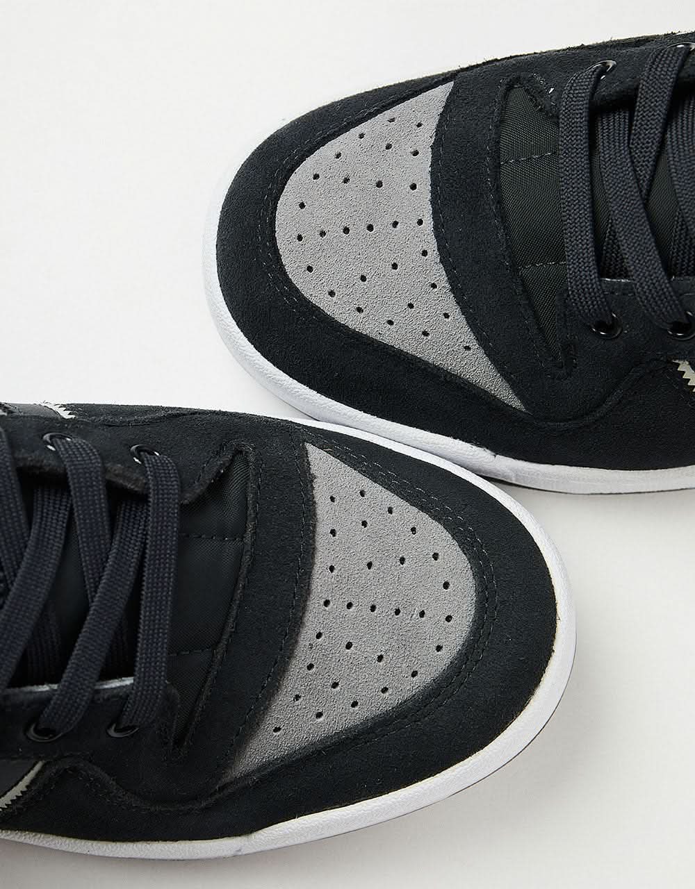 adidas Forum 84 Low ADV Skate Shoes - Carbon/Grey/Grey - Image 5