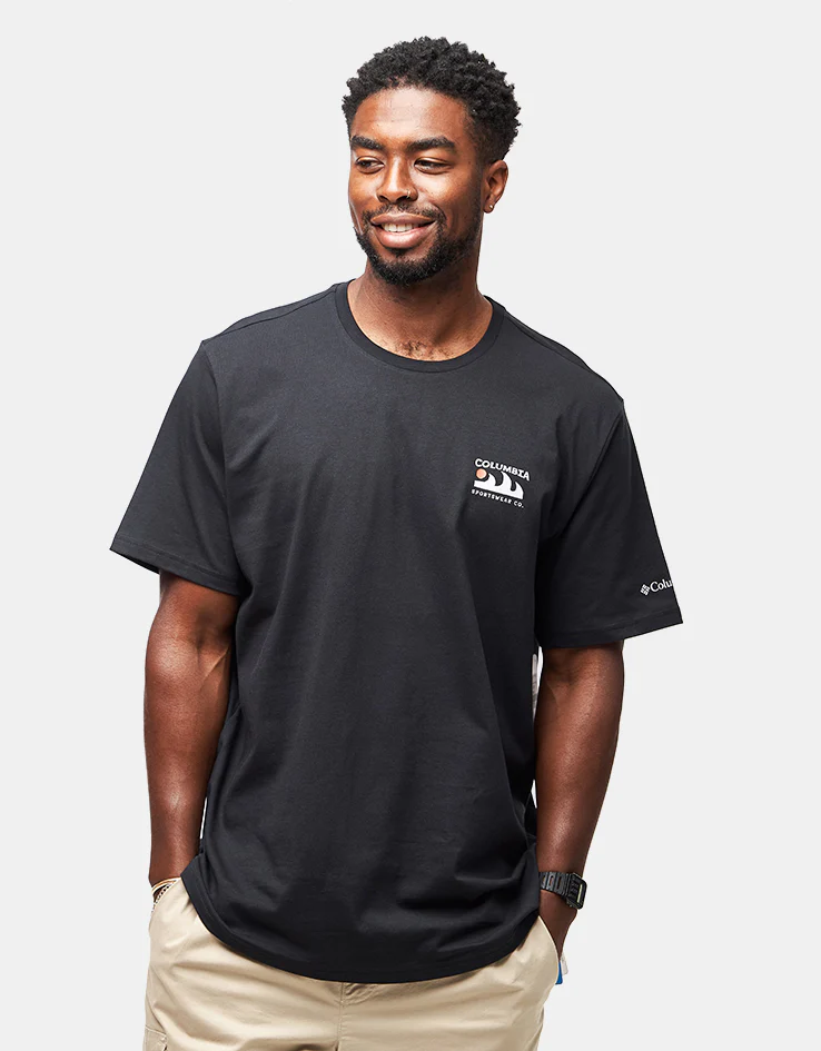 Columbia Explorers Canyon™ Back SS T-Shirt - Black/Peaks And Waves - Image 2