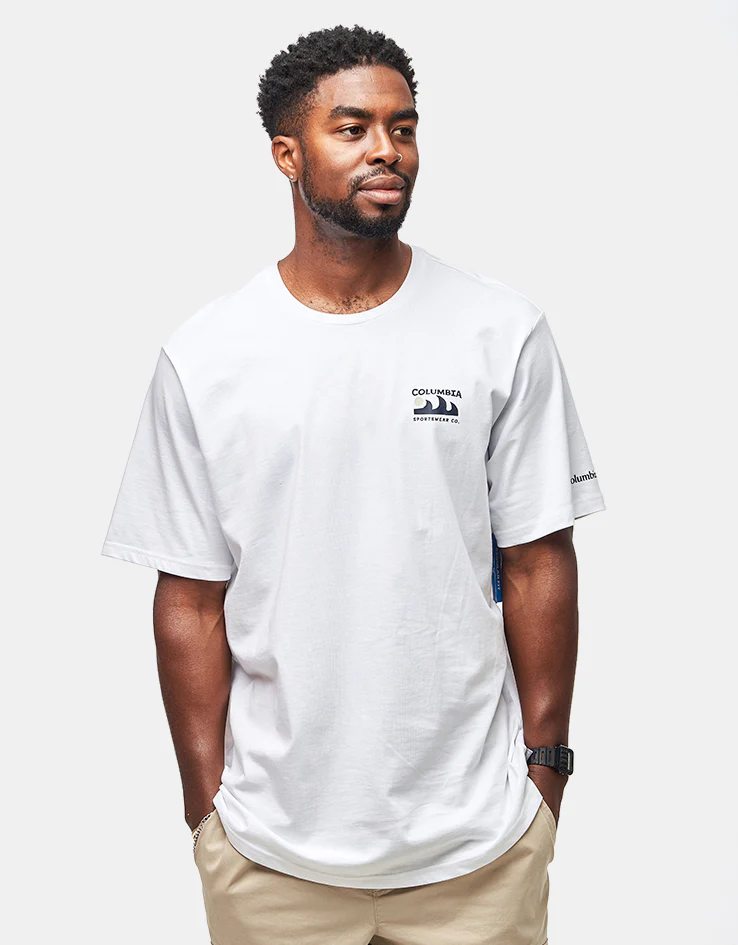 Columbia Explorers Canyon™ Back SS T-Shirt - White/Peaks And Waves - Image 2