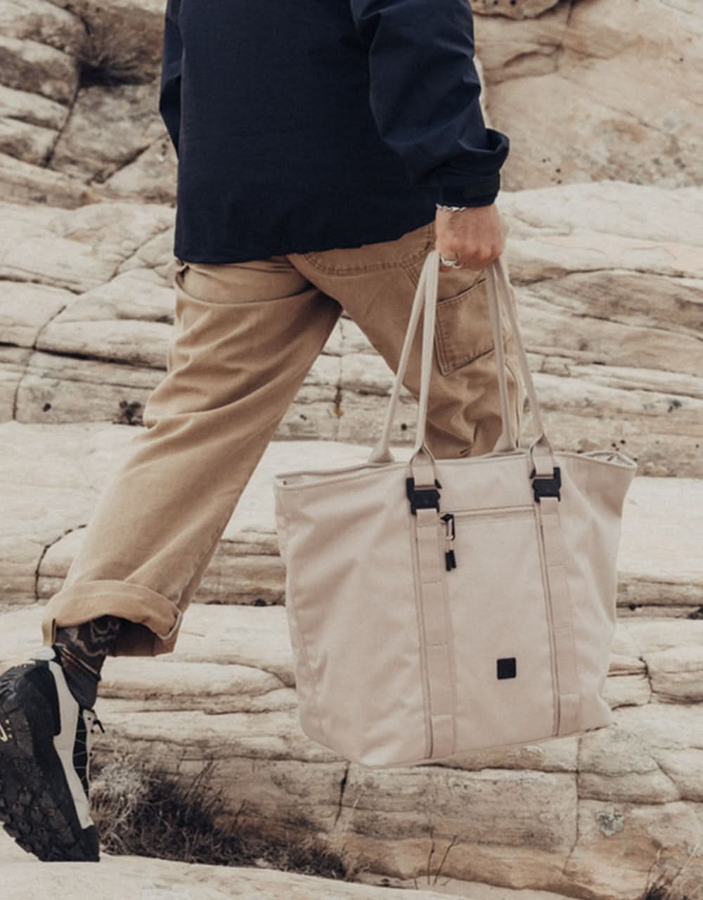 Db Essential 25L Tote Bag - Fogbow Beige - Image 3