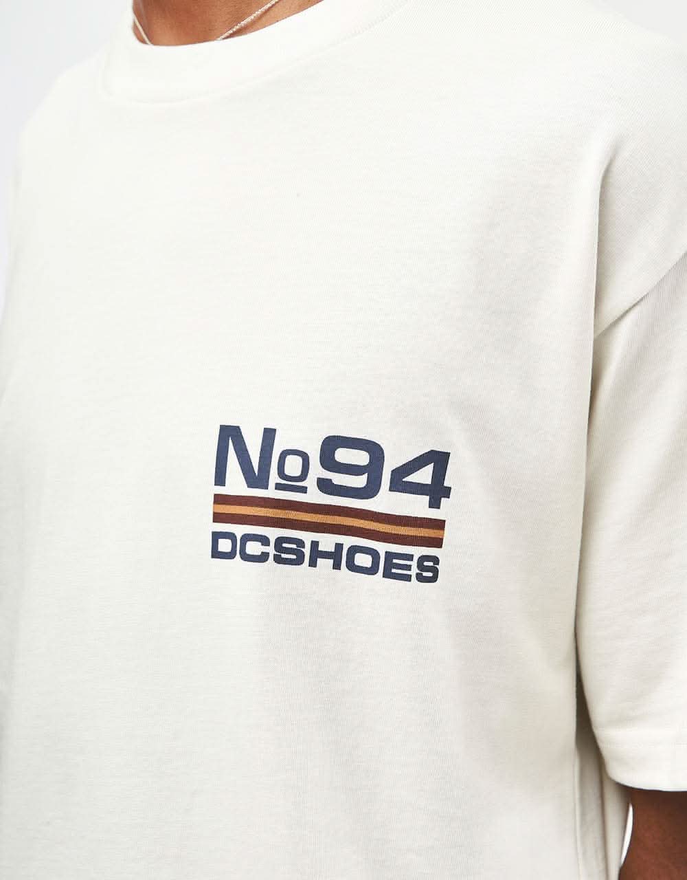 DC No 94 Worker Compass T-Shirt - Lily White - Image 4