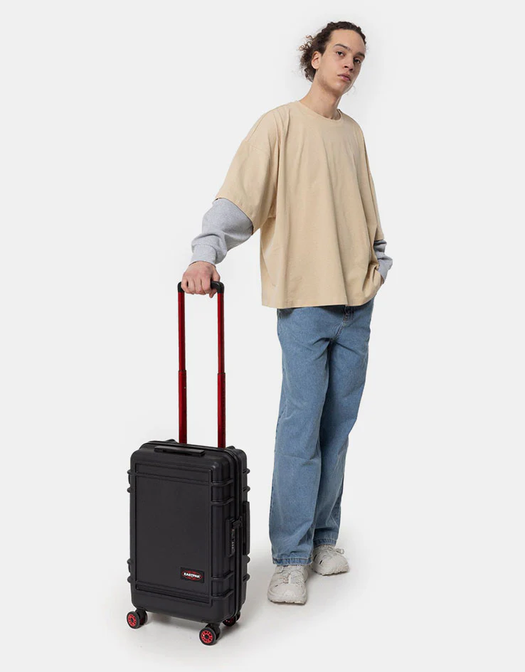 Eastpak Resist'R Zip Cabin Luggage - Black - Image 3