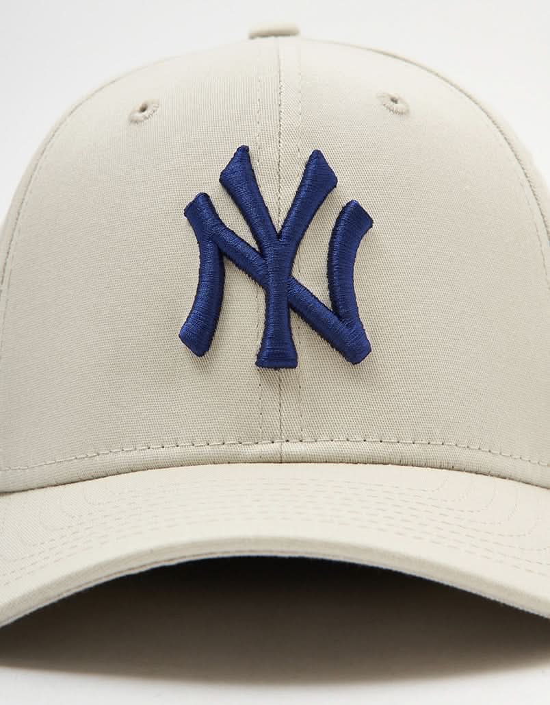 New Era 9Fifty® New York Yankees Team Colour Stretch Snapback Cap - Stone/Dark Royal - Image 2