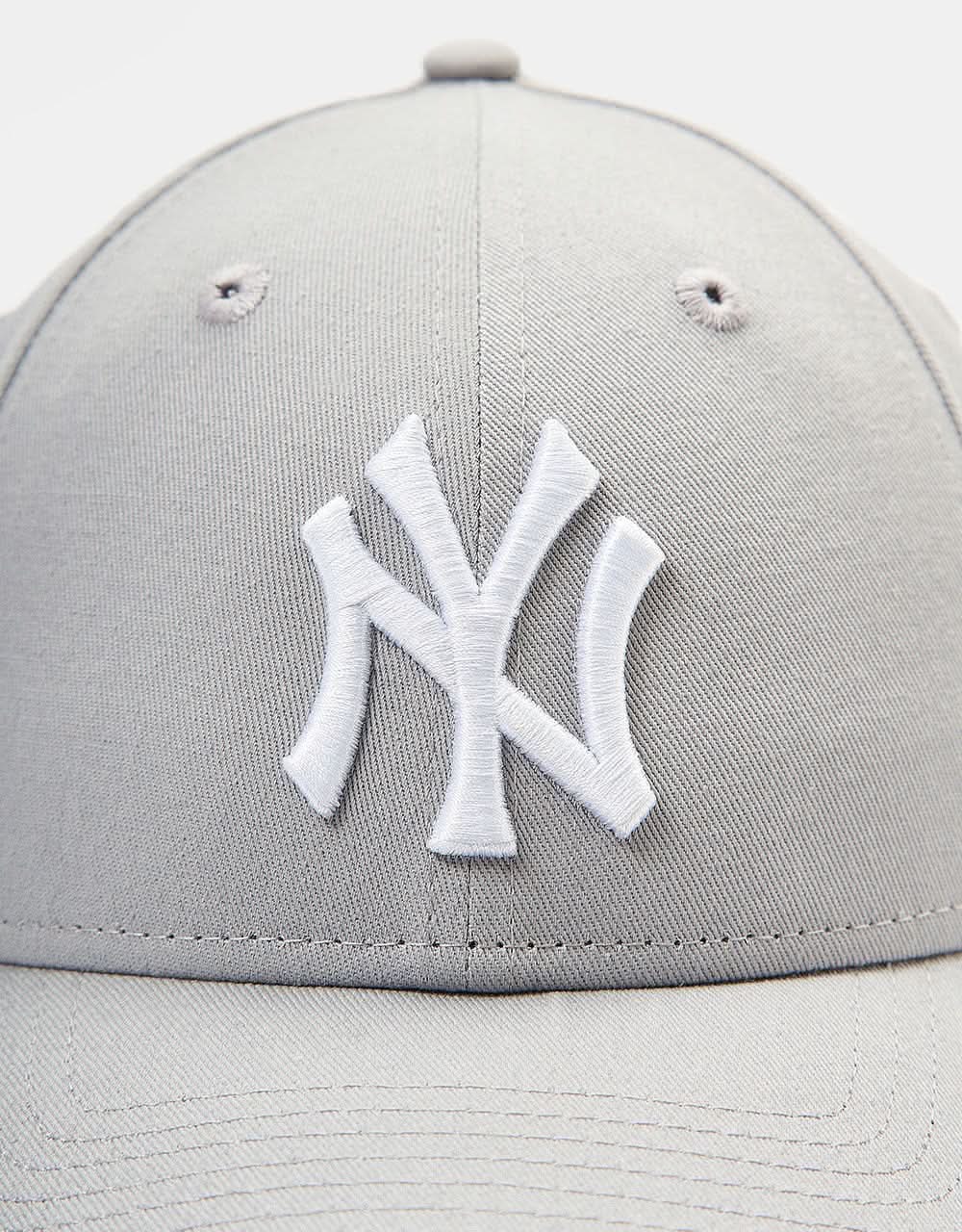New Era 9Forty MLB New York Yankees Cap - Grey/White - Image 2
