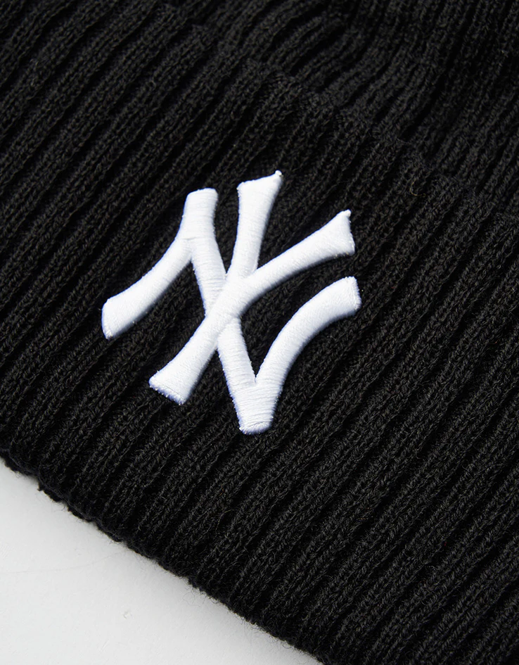 New Era New York Yankees Wide Cuff Beanie - Black - Image 2