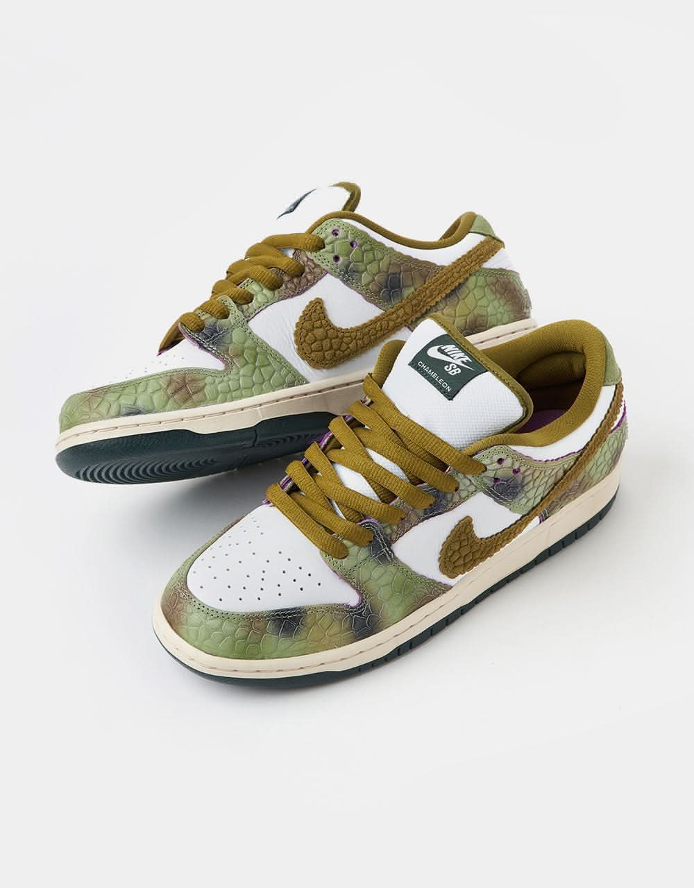Nike SB 'Alexis Chameleon' Dunk Low Pro QS Skate Shoes - Oil Green/Desert Moss-White - Image 3