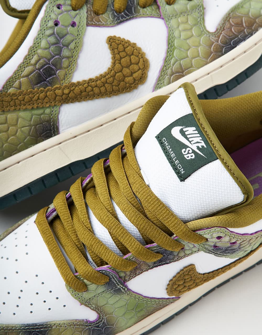Nike SB 'Alexis Chameleon' Dunk Low Pro QS Skate Shoes - Oil Green/Desert Moss-White - Image 5
