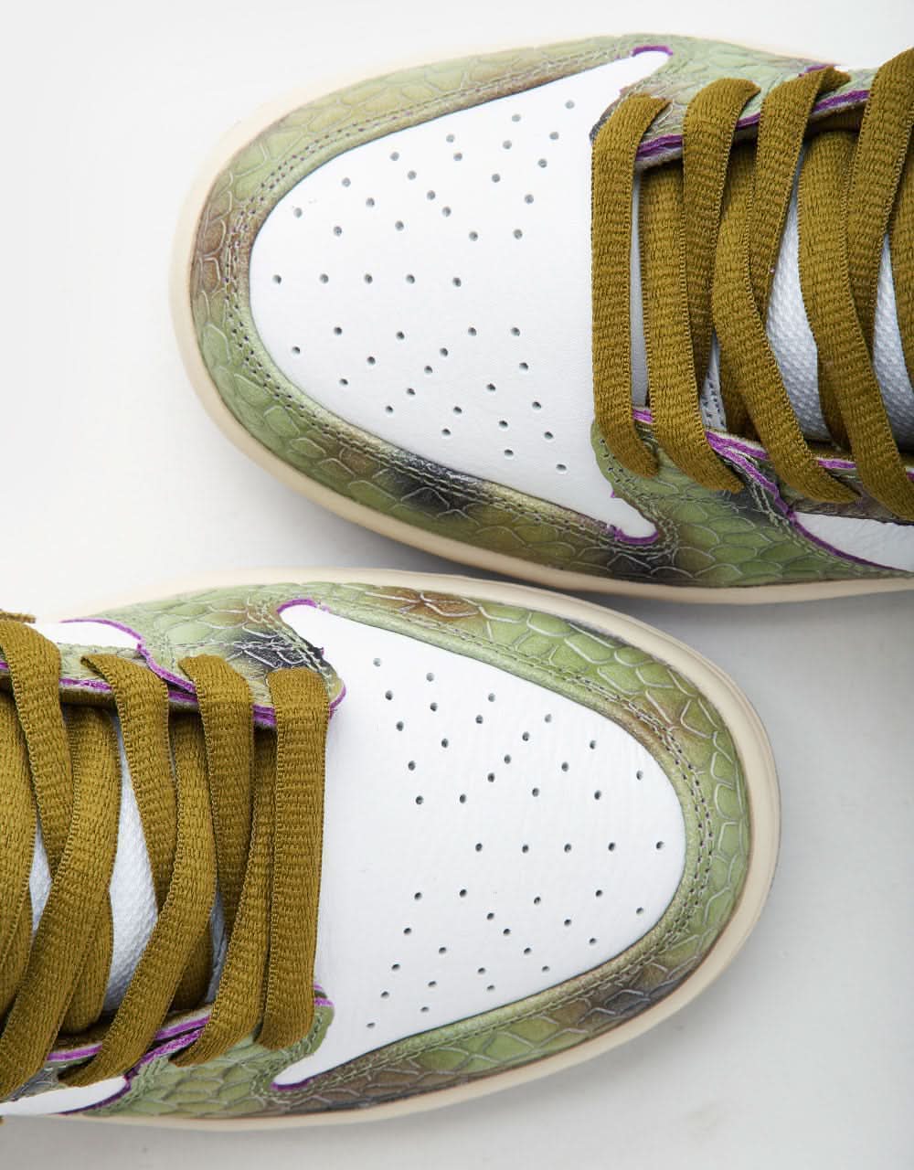 Nike SB 'Alexis Chameleon' Dunk Low Pro QS Skate Shoes - Oil Green/Desert Moss-White - Image 6
