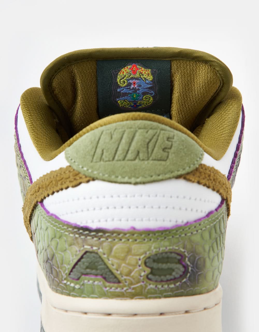 Nike SB 'Alexis Chameleon' Dunk Low Pro QS Skate Shoes - Oil Green/Desert Moss-White - Image 8