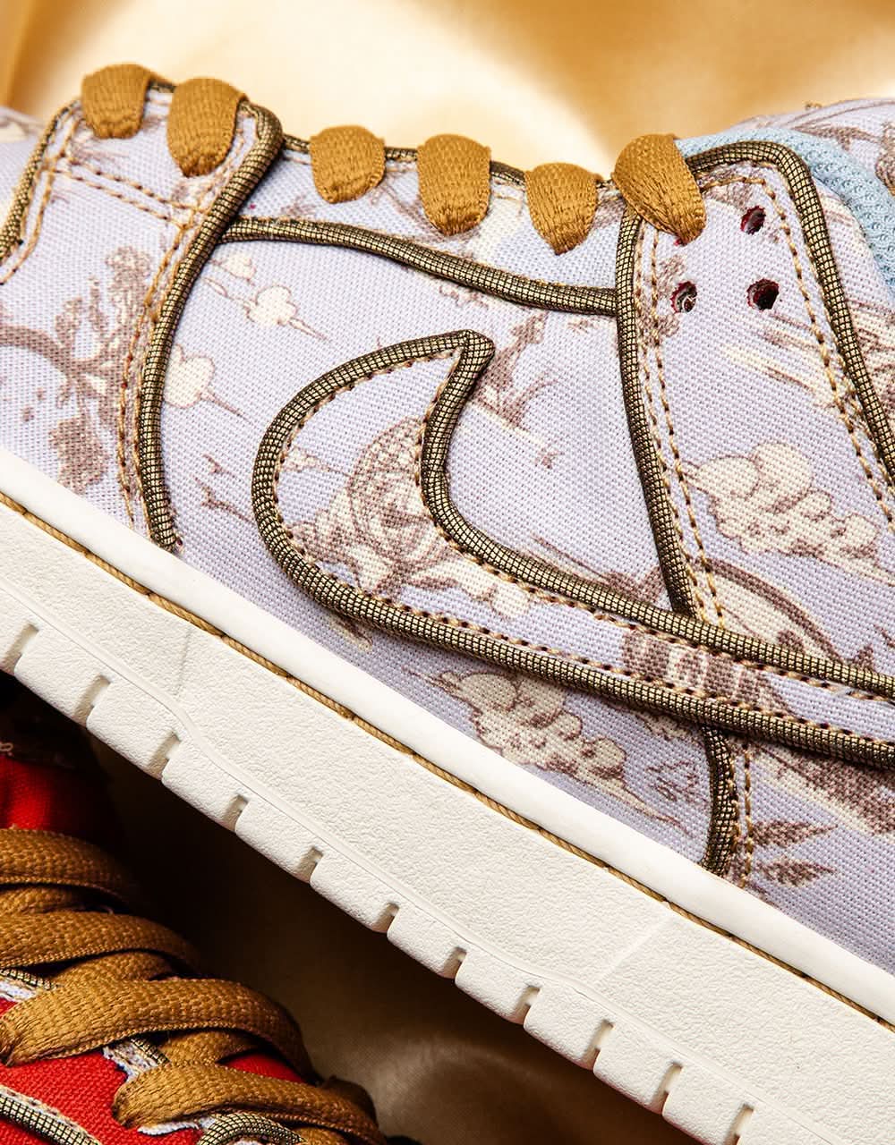 Nike SB 'City of Style' Dunk Low Pro Premium Skate Shoes - Football Grey/Coconut Milk-Khaki-Flt Gold-Sail-Dragon Red - Image 6