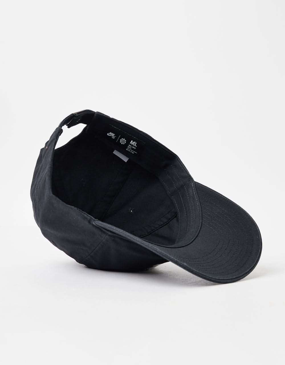 Nike SB Unstructured Flat Bill Cap - Black/White - Image 4