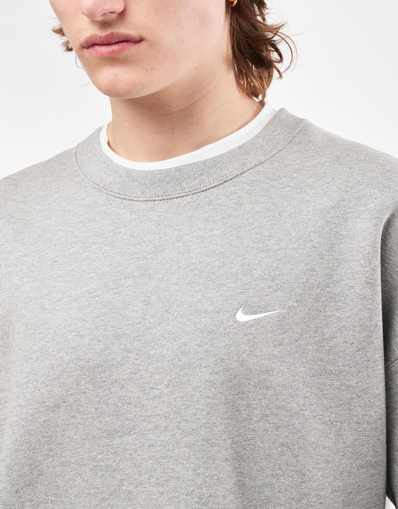 Nike Solo Swoosh Crew - Dark Grey Heather/White - Image 3