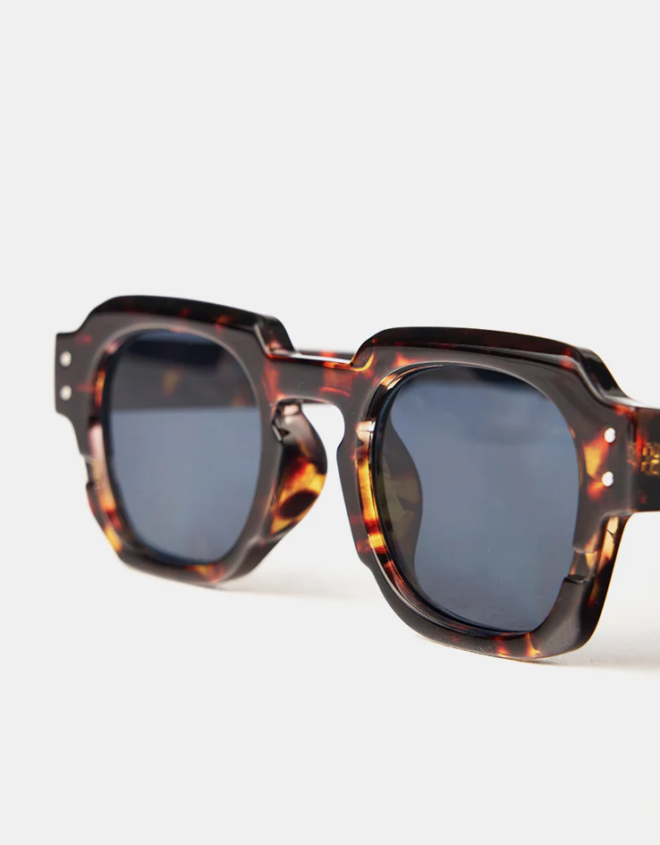 Route One Elio Sunglasses - Tortoise/Blue Lens - Image 5