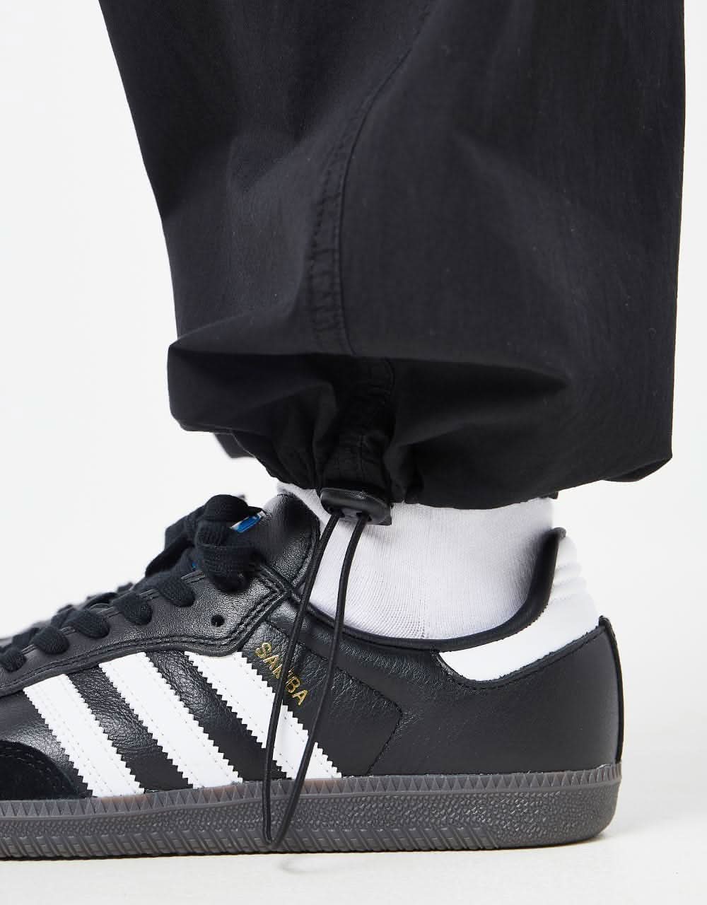 Route One Super Baggy Cargo Pant - Black - Image 15