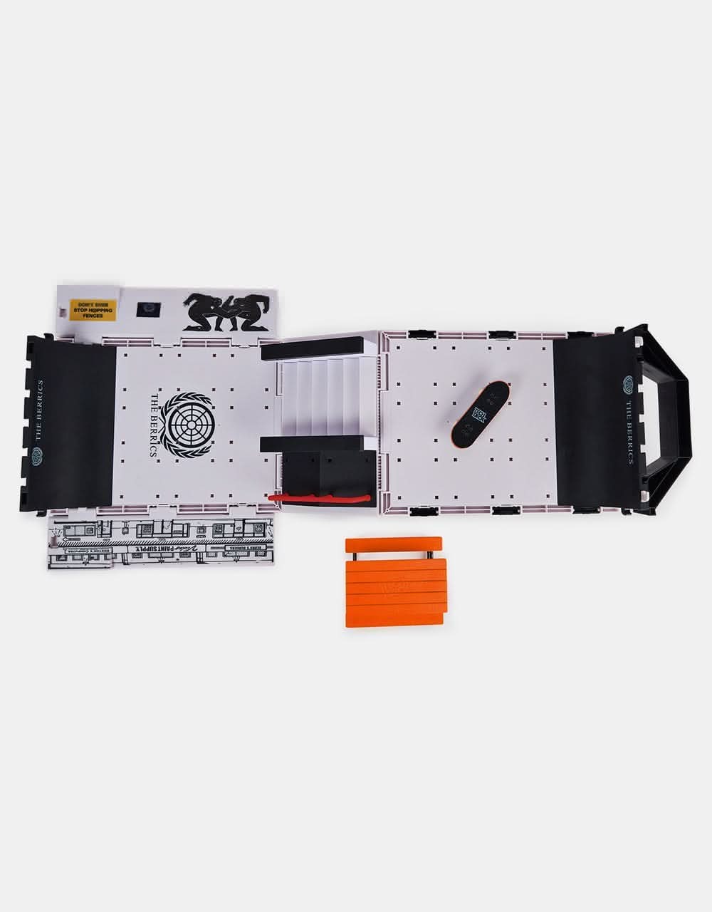 Tech Deck Fingerboard The Berrics Transforming Skatepark - Image 4