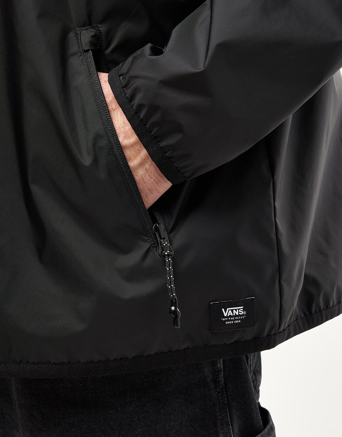 Vans MTE Lewis Windbreaker - Black - Image 4