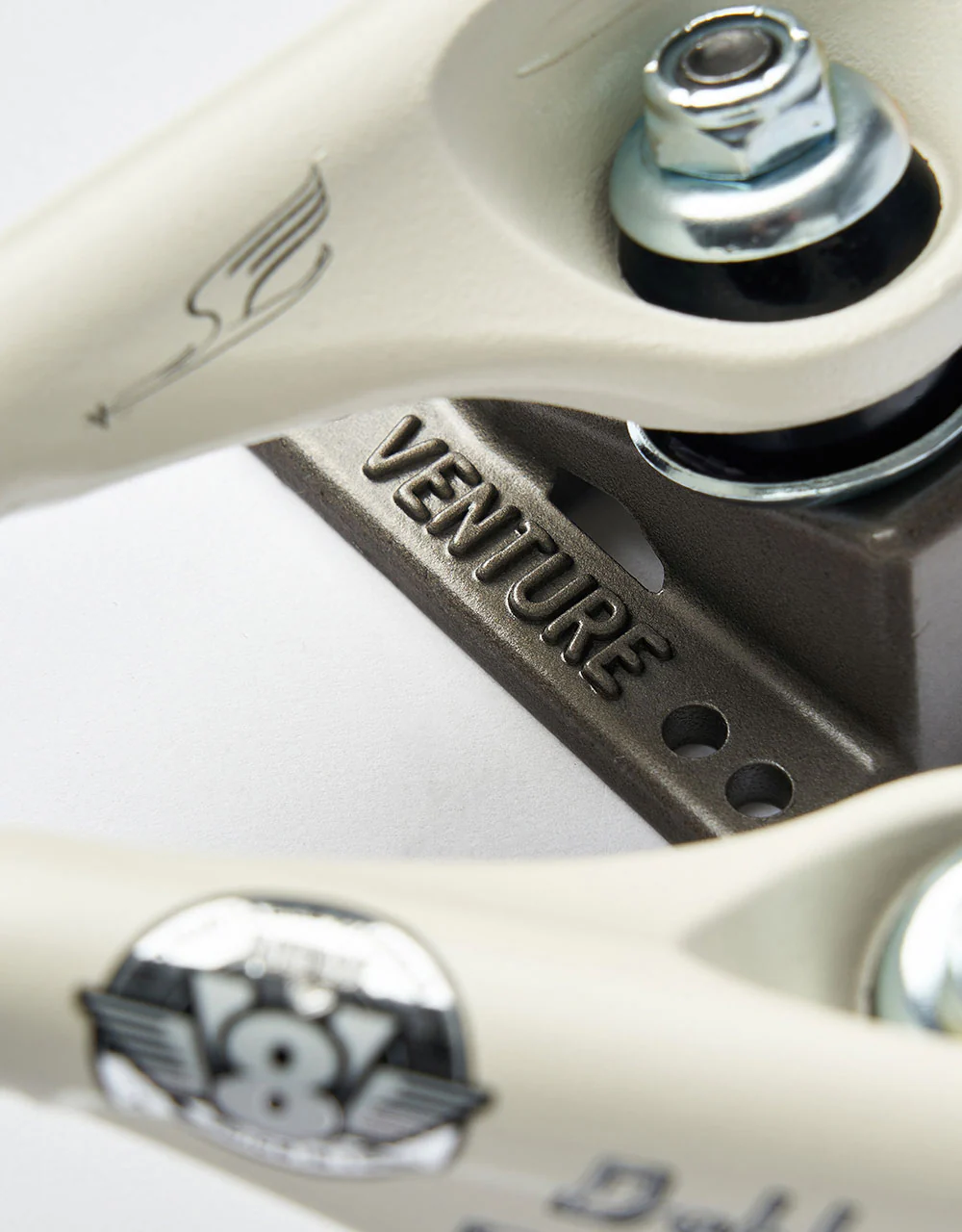 Venture Worrest Bob Pro V8 Skateboard Trucks (Pair) - Image 4