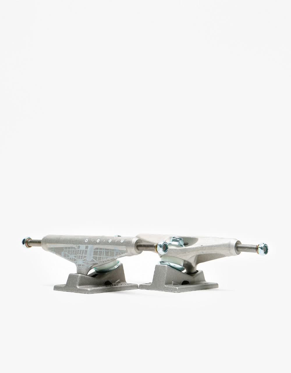 Venture Worrest Plaza Raw 5.2 Low Skateboard Trucks (Pair) - Image 3